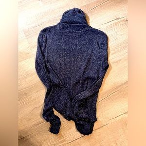 Navy blue embedded sparkle title neck.